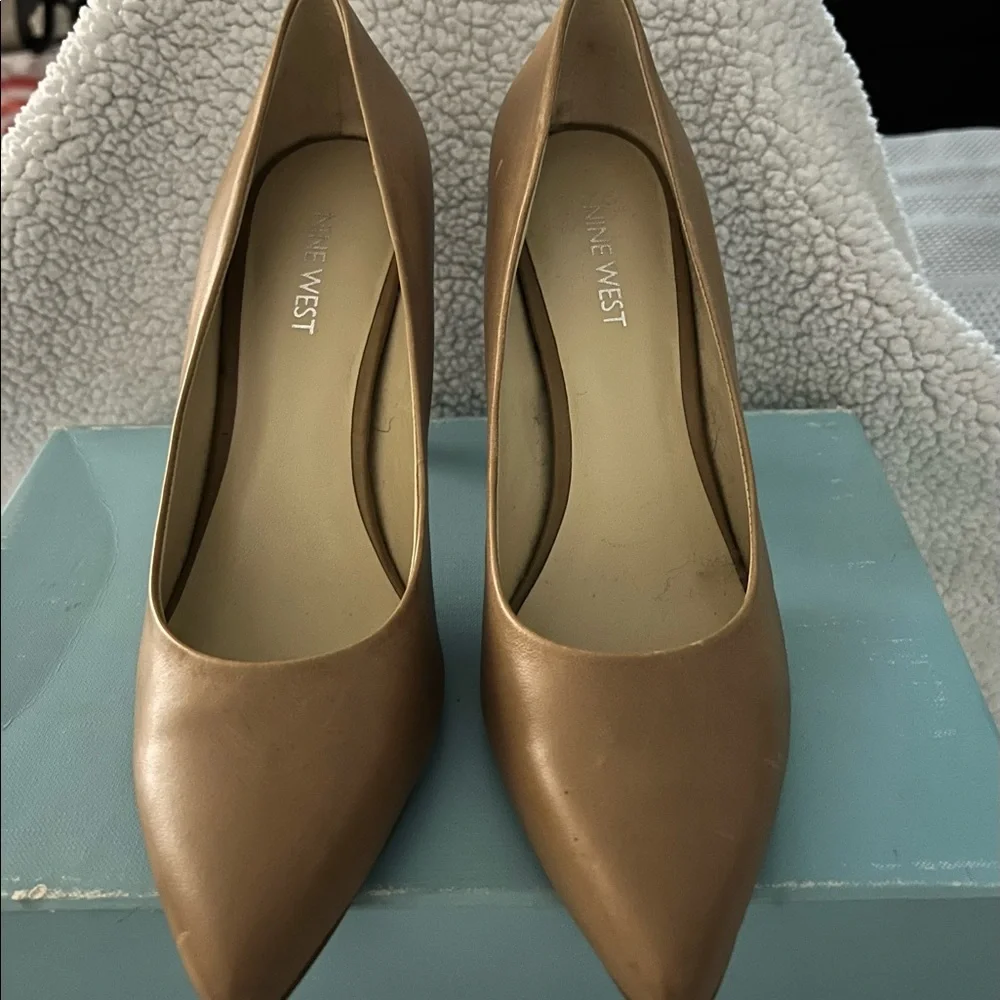NINE WEST ACT3-M PUMPS LIGHT NATURAL LEATHER SIZE 8 MEDIUM - Picture 1 of 5